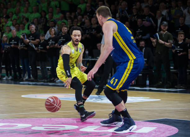 队在场上的 队在场上的